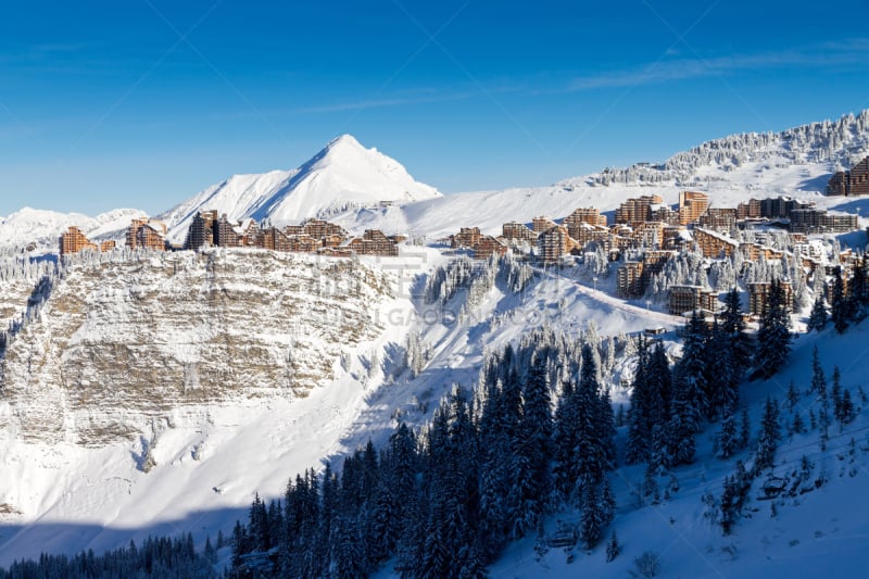 阿沃里阿兹,日光,天空,度假胜地,水平画幅,雪,无人,户外,都市风景,白色