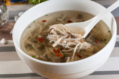 蘑菇汤,浓味肉汤,汤碗,胡萝卜,水平画幅,开胃品,膳食,特写,西红柿,泰国