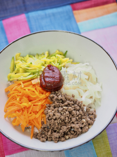 拌饭,韩国食物,牛肉,蔬菜,餐具,垂直画幅,胡萝卜,形状,配方,传统