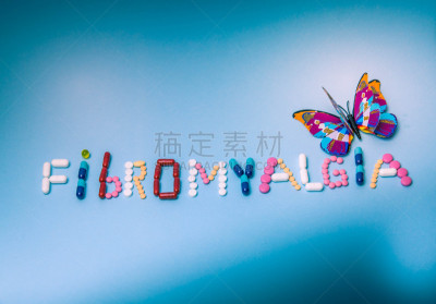 药,药丸,纤维肌痛,胶囊,多色的,紫色,单词,蓝色背景,蝴蝶,写