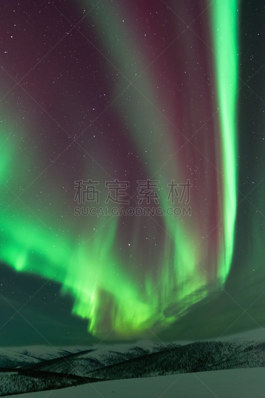 北极光,球洞区,红色,垂直画幅,天空,夜晚,雪,无人,偏远的,户外