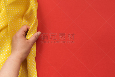 留白,纺织品,手,红色背景,女性,黄色,水平画幅,纤维,茧,家具