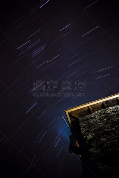 小木屋,太空,垂直画幅,天空,夜晚,电灯泡,烟,烟囱,长时间曝光,星星