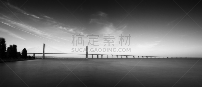 黑白图片,桥,瓦斯科·达·伽马大桥,里斯本,水,天空,美,未来,水平画幅,巨大的