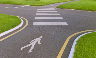 人行横道,水平画幅,行人交叉路标志,交通标志,无人,路,道路危险标志,城市,路口,沥青