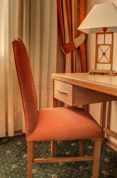 书桌,椅子,红色,台灯,垂直画幅,夜晚,地毯,灯,家具,居住区