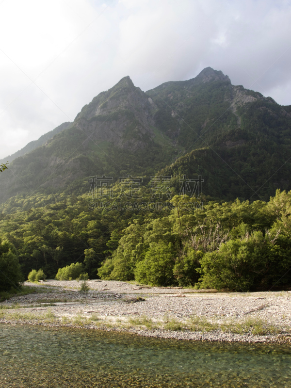 上高地国家公园,长野县,垂直画幅,国家公园,雪,无人,在边上,夏天,户外,山