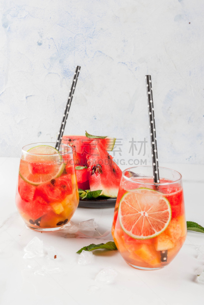 桑格利亚鸡尾酒,西瓜,夏天,无酒精鸡尾酒,潘契酒,营养成分标签,菠萝,桃,垂直画幅,葡萄酒