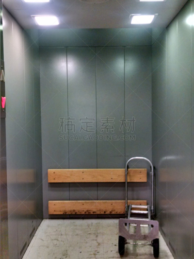 电梯,办公大楼,货梯,职员通行,信件分拣室,遥控器,垂直画幅,重的,仓库,无人