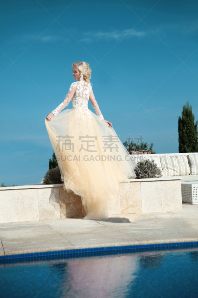新娘,裙子,自然美,婚纱,垂直画幅,水,天空,美,风