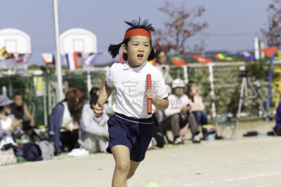 运动日,日本,都市风光,幼儿园学童,滑板公园,侧跳马,接力棒,两腿分开,接力赛,体育课