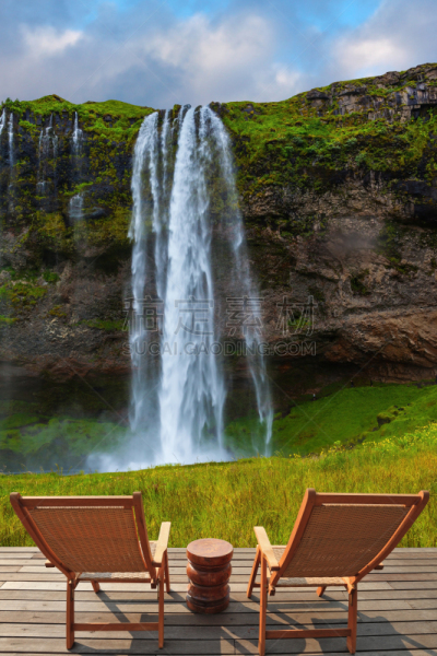 椅子,露天平台,硬木地板,旅行者,seljalandsfoss waterfall,躺椅,垂直画幅,水,天空,山