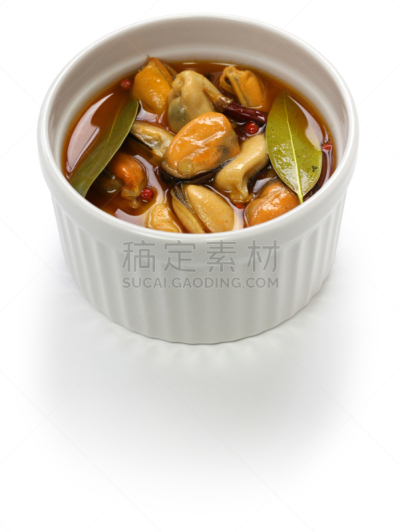 垂直画幅,贻贝,无人,开胃品,白色背景,法式食品,海产,加州贻贝,辣椒,腌制