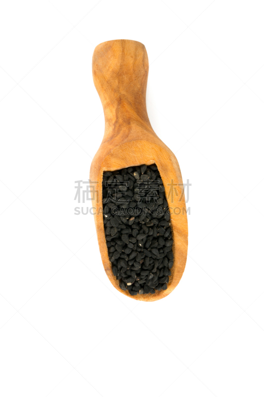 毛莨科葛缕子属香菜,白色背景,分离着色,印度香料,香菜,孜然,木匙,马萨拉,舀勺,干燥食品
