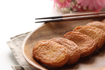 东方食品,炸鱼饼,留白,水平画幅,无人,日本,白色背景,盘子,室内,静物