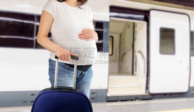 旅行者,女人,地铁月台,女式运动背心,人类消化系统,火车站站台,人生大事,火车站,车站月台,中间部分