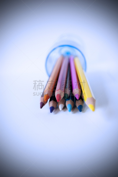 铅笔,垂直画幅,办公室,留白,办公用品,褐色,绘画插图,垒起,玻璃
