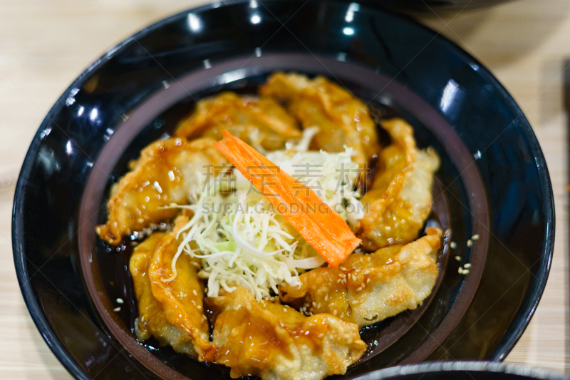 饺子,格子烤肉,餐具,辣椒油,水平画幅,膳食,特写,泰国,肉,容器