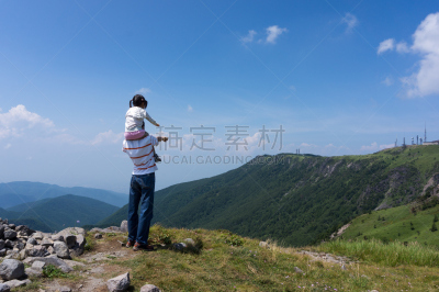 儿童,一个人,肩,桨叉架船,美原,仅日本人,家庭,背面视角,提升,希望