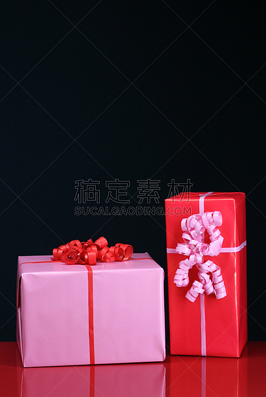 礼物,垂直画幅,蝴蝶结,周年纪念,盒子,生日,惊奇,红色,卷着的,包装纸