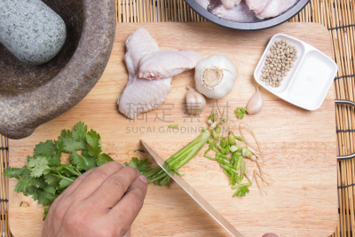 芫荽叶,炊具刀,餐具,水平画幅,鸟类,生食,研磨器,膳食,特写,肉