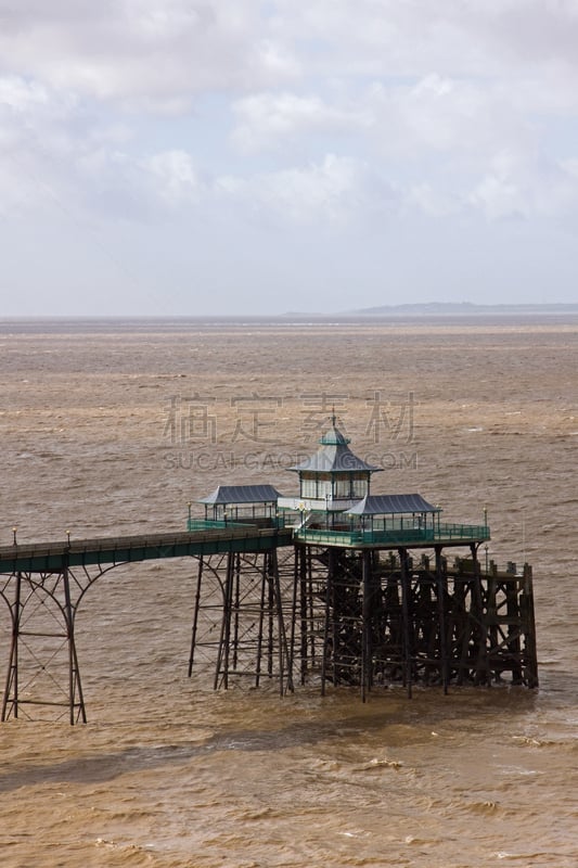 Clevedon pier in a winter sea