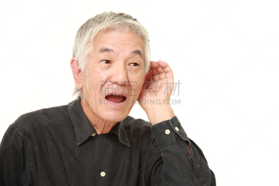 日本人,人的耳朵,老年人,男人,在之后,手,水平画幅,长袖衫,仅男人,仅成年人