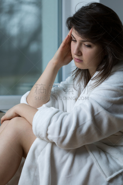 女人,沮丧,垂直画幅,青少年,头痛,悲痛,穿衣服,女子晚礼服,疲劳的,青年人