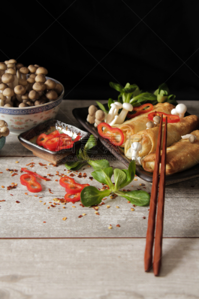 蔬菜,春卷,日本食品,高雅,餐具,垂直画幅,褐色,胡萝卜,素食,开胃品