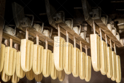 冰淇淋,悬挂的,体操杠,三明治包,水平画幅,无人,香草兰,意大利冰淇淋,工厂,甜点心