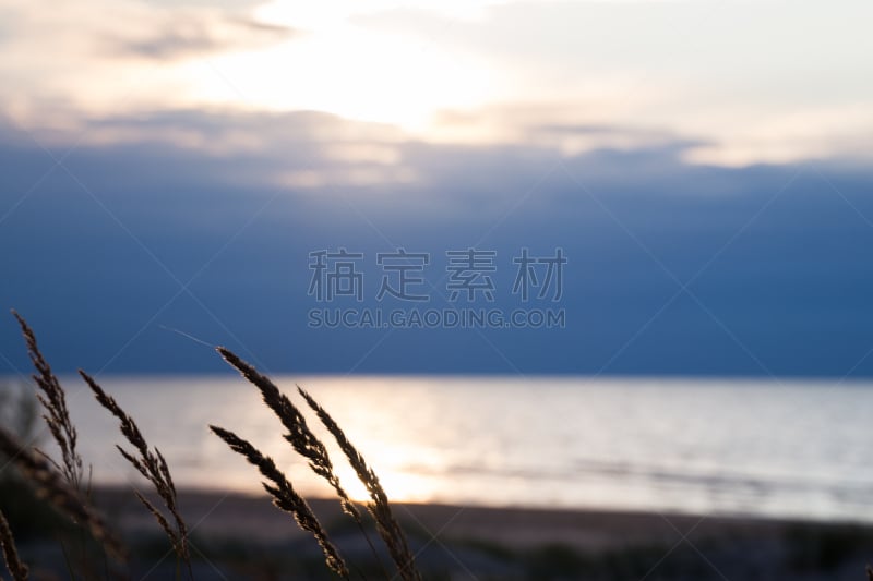 海洋,天空,水平画幅,云,夜晚,户外,光,草,夜生活,拉脱维亚