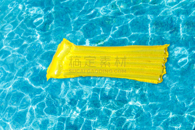床垫,多色的,水,看风景,充气品,休闲活动,夏天,在上面,游泳池,充气筏