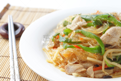 朝鲜民族,食品,韩式炒粉丝,粉丝,餐具,胡萝卜,水平画幅,芝麻,韩国食物,白色背景