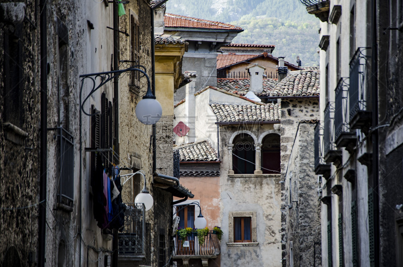 Situated in the Sagittario Valley and encircled by the Majella mountains, Scanno has been immortalised by photographers Henri Cartier-Bresson (1951) and Mario Giacomelli (1957–59) and, according to Edward Lear, was host to Italy’s most beautiful women.