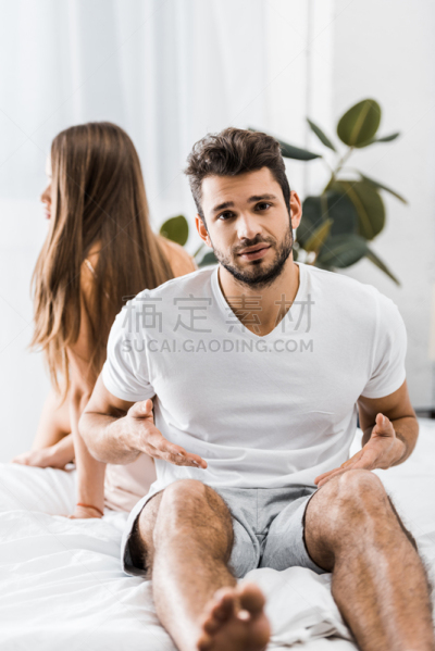 床,儿童,男人,不高兴的,女朋友,几乎,二件式睡衣,异性恋,生闷气的