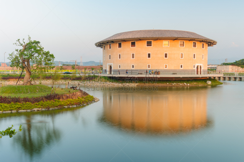 蒂卢,客家族,公园,建筑外部,外立面,水平画幅,铁轨轨道,福建省,湖,火车站站台