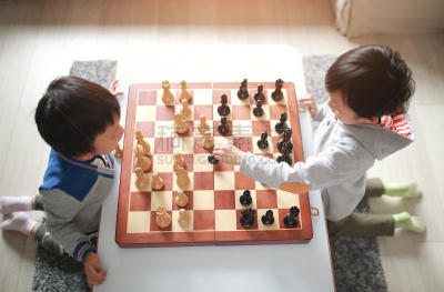 国际象棋,儿童,进行中,棋子,棋盘,学龄前,高视角,黑发,男性,沙发