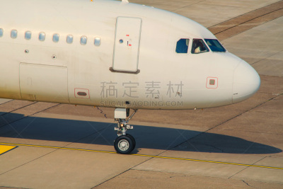 飞机,乘客,田地,mq-9 收割者无人机,军用运输机,机场巴士的标志,航空管制中心,铁路车场,私人飞机