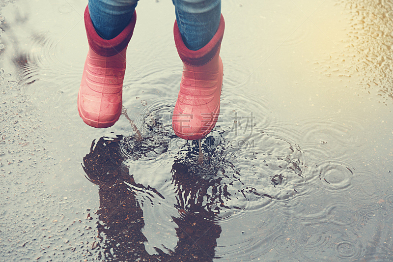 靴子,雨,秋天,女孩,粉色,水坑,户外,单色图片,概念,跳