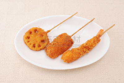 日式肉串,肉,蔬菜,桌子,盘子,海老寿司,日本料理,熟食店,虾,餐具