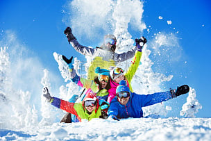 人群,友谊,幸福,滑雪场,天空,青少年,度假胜地,休闲活动,水平画幅,雪