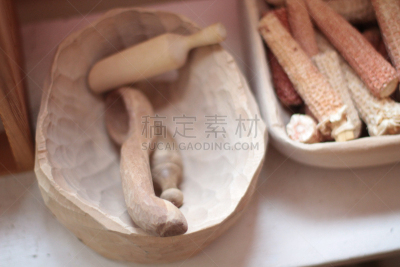 童年,工具,木制,学位帽,水平画幅,嬉戏的,手艺,研磨器,架子,玉米