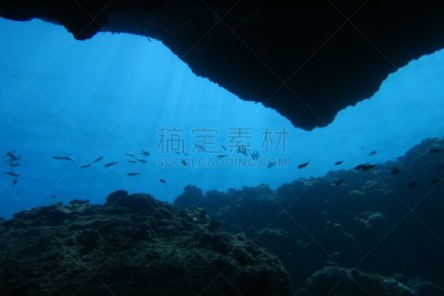 宫古岛,极端地形,锐角,洞,水平画幅,水肺潜水,无人,东亚,夏天,水下
