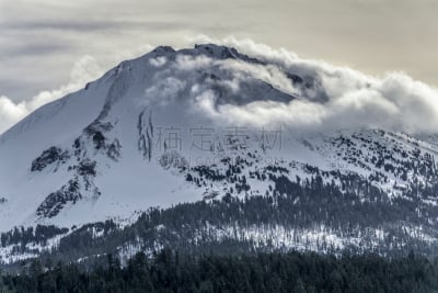 莱森火山国家公园,云,在上面,拉森山,雪山,加利福尼亚,美国,水平画幅,雪,无人