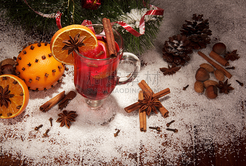 热甜红酒,背景,雪,圣诞树,坚果,松果,葡萄酒,水平画幅,水果