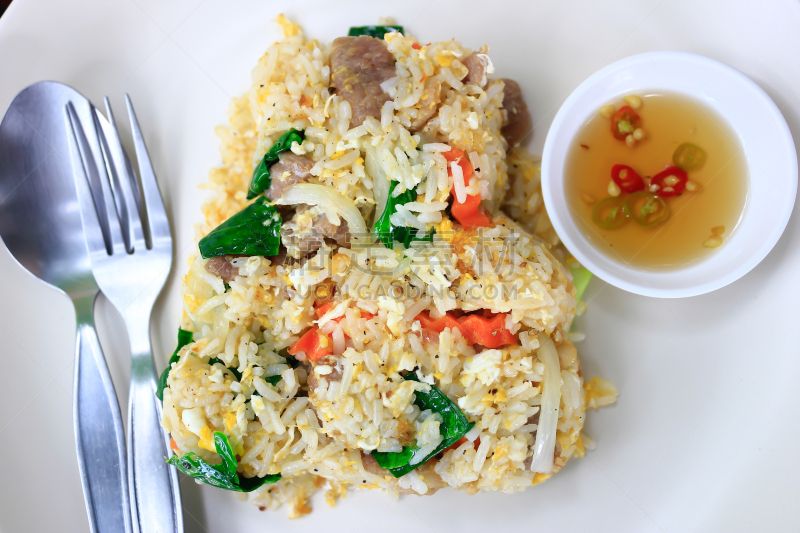 泰国人,豆腐,菜单,蔬菜,印度音乐,煎蛋,炒菜锅,美洲土著居民,印度人,饮料