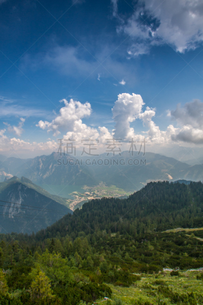山,达特施泰因山脉,施蒂利亚,萨尔茨卡默古特,北提洛尔,垂直画幅,天空,夏天,草,奥地利