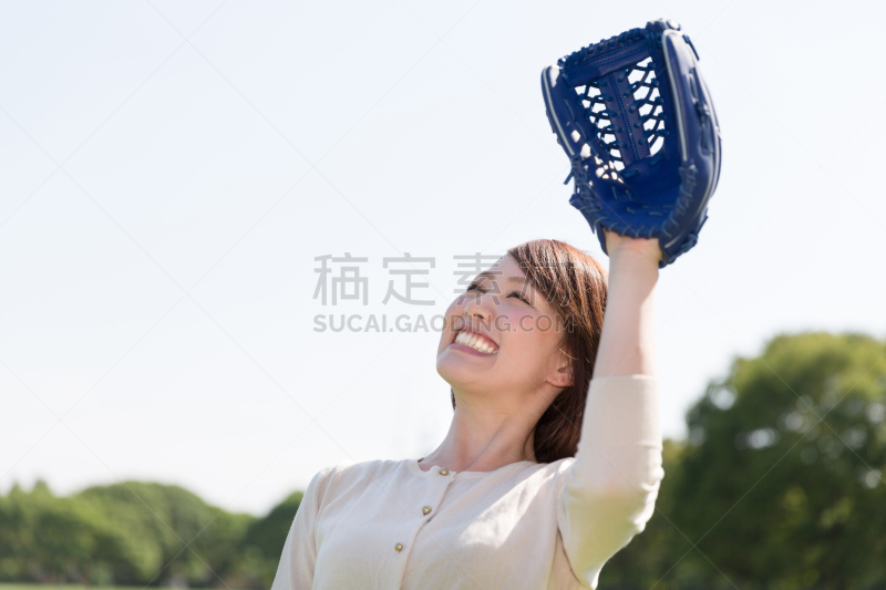 传球游戏,日本人,女人,棒球手套,捕手手套,棒球,运动手套,公园,水平画幅,进行中