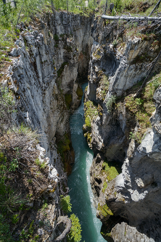 库特奈国家公园,玛尔伯河谷,加拿大落基山脉,垂直画幅,洛矶山脉,无人,户外,大不列颠哥伦比亚,加拿大,山