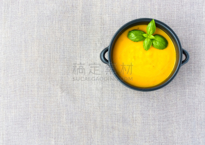 胡桃菜瓜汤,碗,充满的,南瓜汤,白脱奶特瓜,孜然,菜泥,褐色,水平画幅,高视角